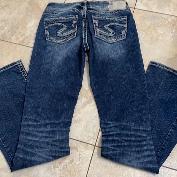 Silver Jeans Suki  Low Rise Bootcut in Dark Wash Size W26/L33 - Picture 6 of 9